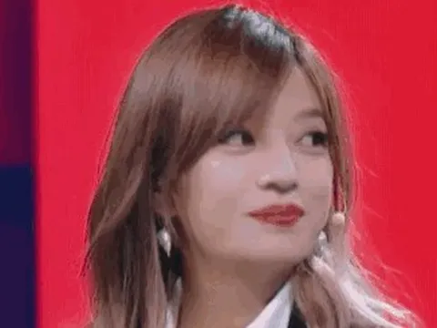 Triệu Vy được cô con gái 15 tuổi cứu