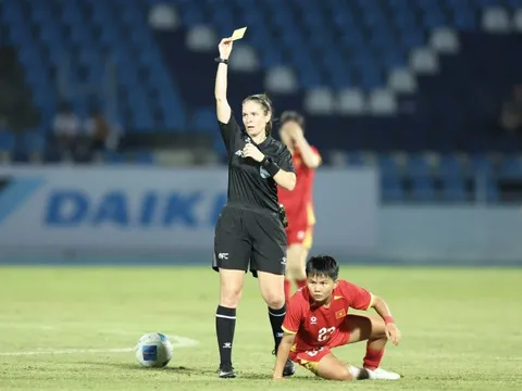 CĐV Đông Nam Á lo lắng trọng tài lại "xử ép" U22 Việt Nam