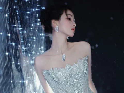 Nữ thần sắc đẹp đang viral khắp Trung Quốc: Diện đồ của NTK Việt, nhan sắc vạn vật đều thua