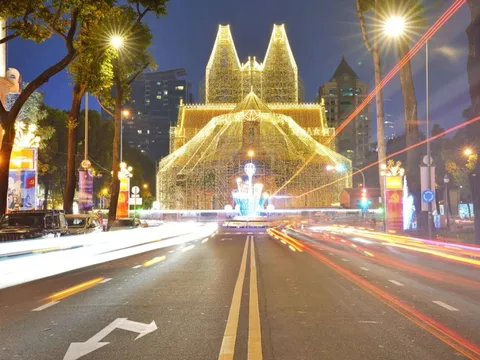 Lễ Giáng sinh 2025 đi chơi đâu ở TP.HCM?