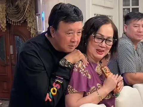 Nam NSƯT U80 nổi danh miền Nam mở tiệc tại biệt thự ở Mỹ, làm nũng với vợ