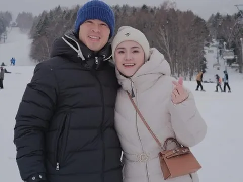 Duy Mạnh đưa ái nữ cựu chủ tịch CLB Sài Gòn đi ngắm tuyết, tung bộ ảnh cực tình, visual ai cũng đỉnh