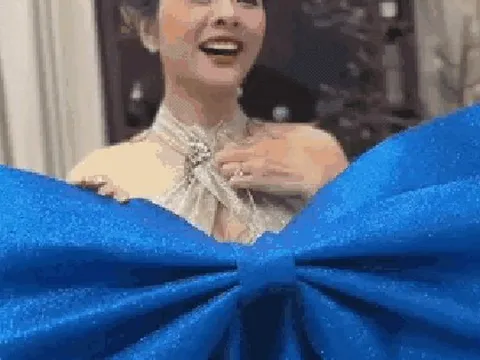 Mỹ nhân "win chặt" đường đua Noel: Tự tay trang trí biệt thự 1000m² đẹp chấn động thị giác