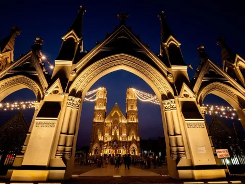 Nhà thờ ở TP.HCM như cung điện châu Âu rực rỡ trong đêm Giáng sinh