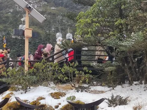 Khách Việt kể chuyện đi ngắm tuyết trên núi cao hơn 4000m ở Trung Quốc, nhận xét: "Không ngờ đến mức này!"