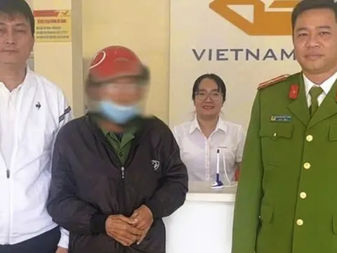 Ngăn chặn người phụ nữ cầm xấp tiền 500.000 đồng, suýt làm chuyện dại dột