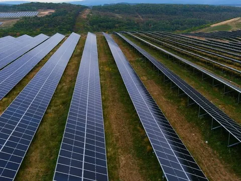 Nhà máy điện mặt trời 160 MW “mọc” ở nơi không ngờ