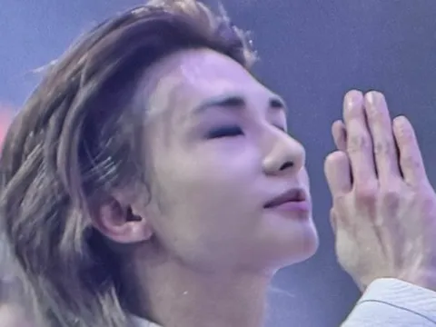 Nam ca sĩ nổi tiếng đánh rơi 1,4 tỷ trên sân khấu