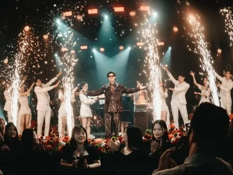 Nam ca sĩ nổi tiếng “chơi lớn”, mời loạt Anh tài hội ngộ trong liveshow, “trả cát-xê” bằng kim cương ngay trên sân khấu