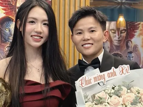 Hotgirl xinh như búp bê bên Quả bóng Vàng nữ Việt Nam 2025 là ai?