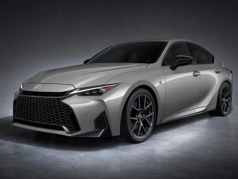 Lexus IS 2026 tăng giá bán: Là bản facelift nhưng nội thất hoàn toàn mới, loại bỏ máy 2.0 từng mở bán tại Việt Nam