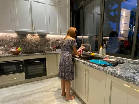 Nữ nghệ sĩ tái hôn với đại gia, được "chiều như trứng mỏng", sống sang chảnh trong biệt thự 200m²