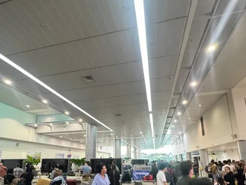 Bất ngờ sân bay Tân Sơn Nhất ngày đầu năm mới