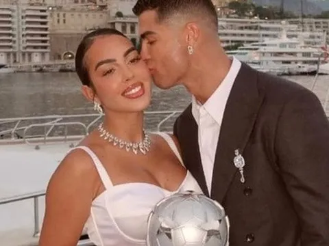Ronaldo cưới cô gái nhà nghèo, đám cưới được mong chờ nhất năm 2026