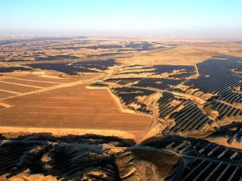 Trung Quốc lại khiến cả thế giới trầm trồ: Sắp vận hành “pin không khí siêu lạnh” lớn nhất thế giới trên sa mạc, sản xuất 180 triệu kWh điện/năm