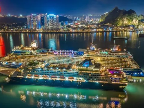 380.000 người ùn ùn đổ về trong 2 ngày, một địa phương cách Hà Nội hơn 100km tha hồ "hốt bạc"