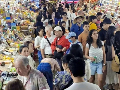 Chợ Đà Nẵng có gì mà du khách kéo tới nườm nượp?