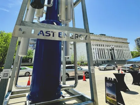 Đột phá với lò phản ứng hạt nhân siêu nhỏ bọc thép