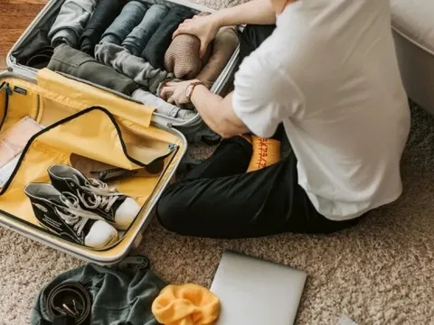 Bí quyết mang đủ quần áo mặc 2 tuần chỉ với hành lý xách tay