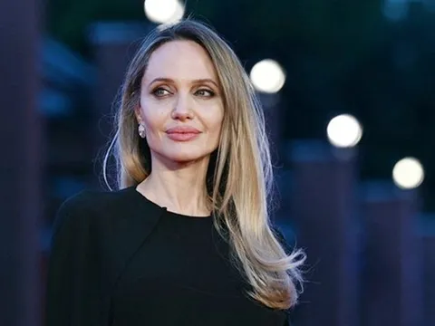 Angelina Jolie rời bỏ cuộc sống hào nhoáng ở Hollywood?