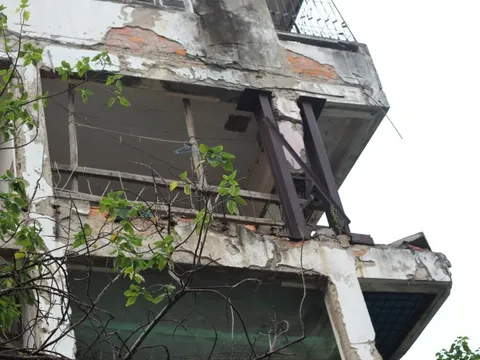 Cặp đôi mua nhà cũ xuống cấp với giá chỉ 170 triệu đồng, ai cũng bảo dở hơi nhưng 1 năm sau đã phải hâm mộ