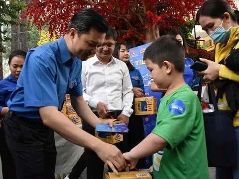Hàng nghìn người lao động về quê đón Tết cùng chương trình "Mang Tết về nhà"